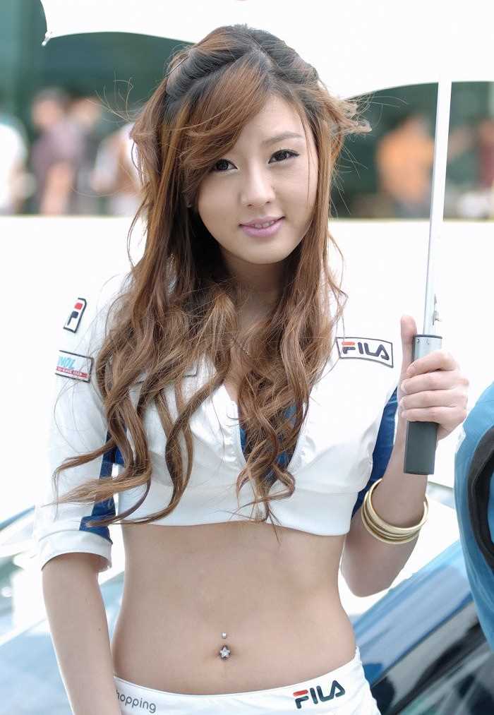 韩国车模黄美姬俏皮可爱照