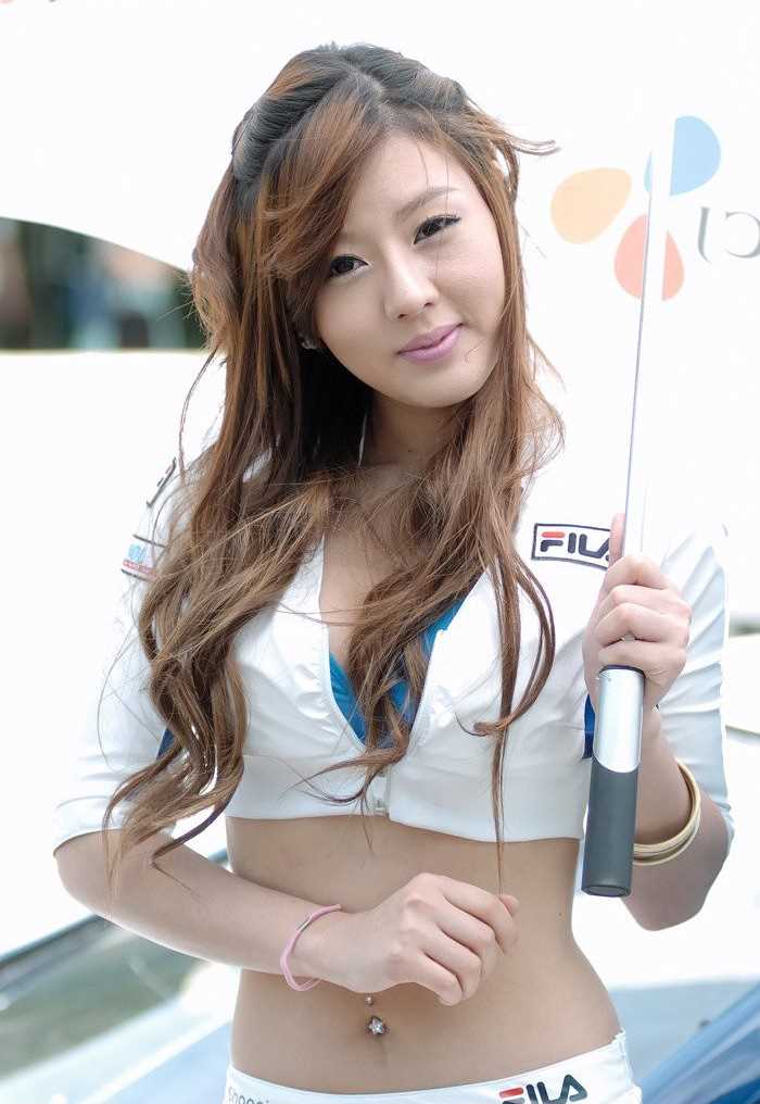 韩国车模黄美姬俏皮可爱照