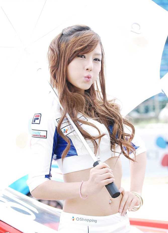 韩国车模黄美姬俏皮可爱照