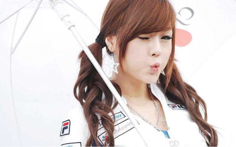 韩国车模黄美姬俏皮可爱照