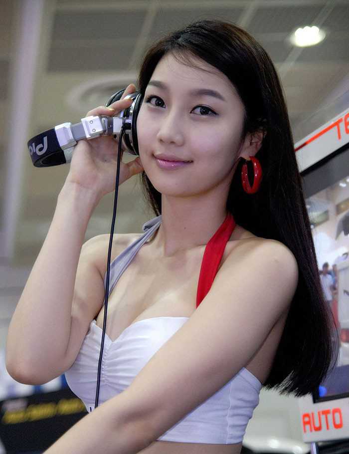 精选韩国首尔车展车模大秀迷人身材图册