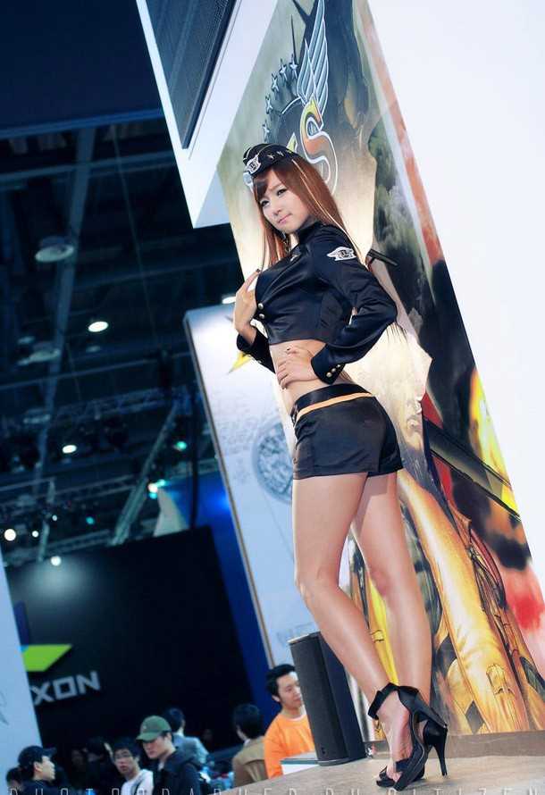 韩国美女车模身材写照