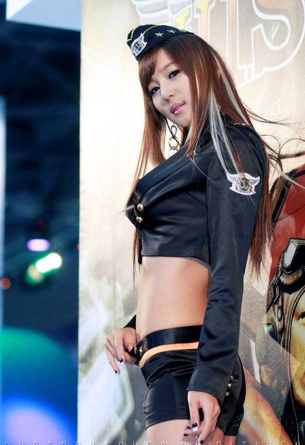 韩国美女车模身材写照