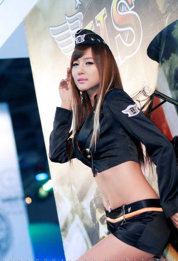 韩国美女车模身材写照