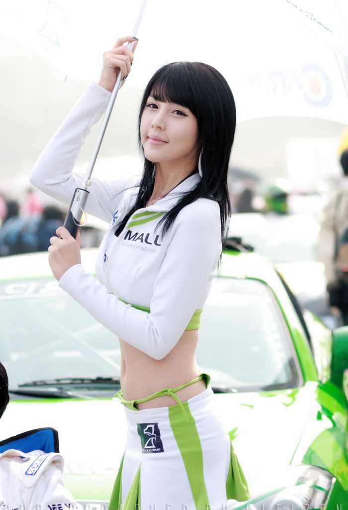 美女车模李智友白衣迷人写照