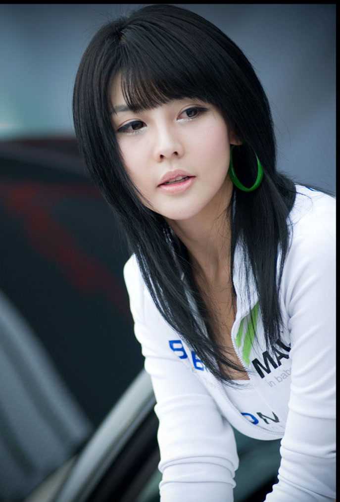 美女车模李智友白衣迷人写照