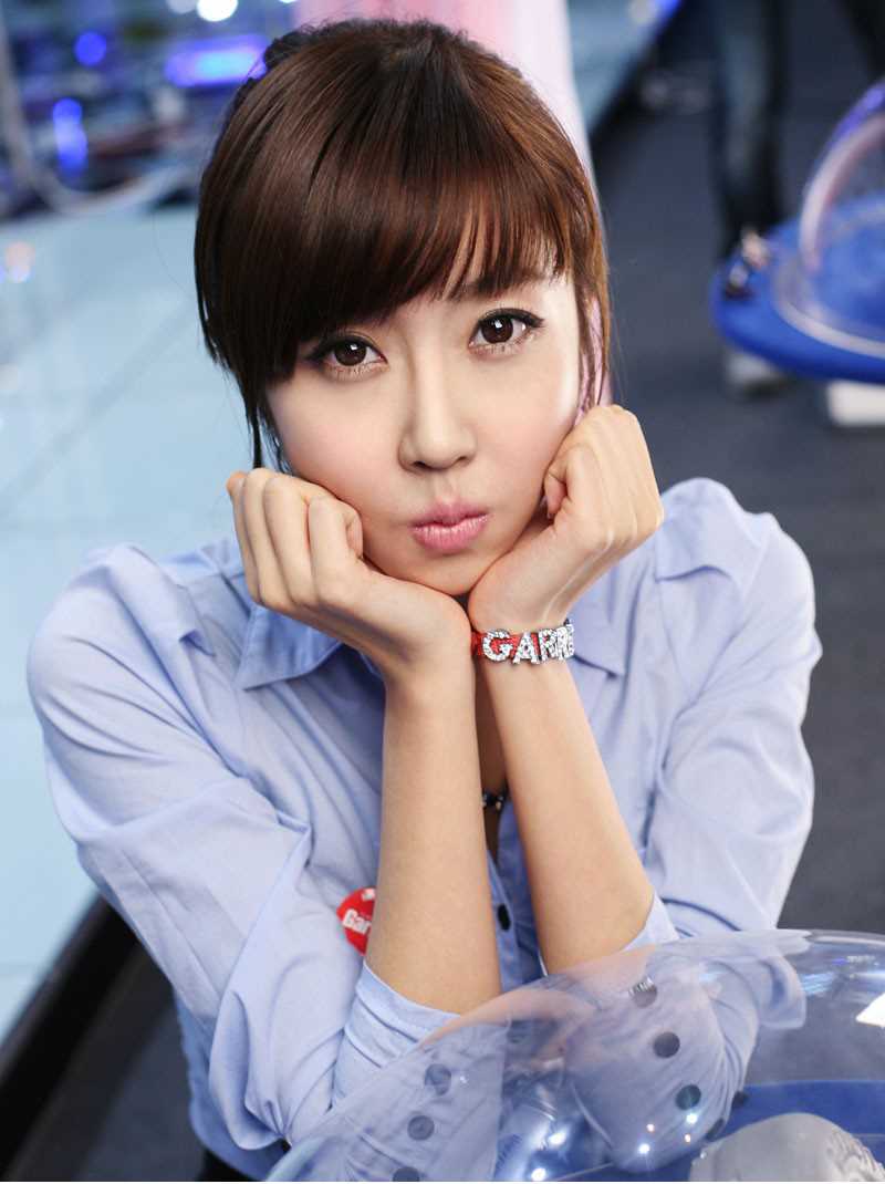 性感韩国车模身段妖娆