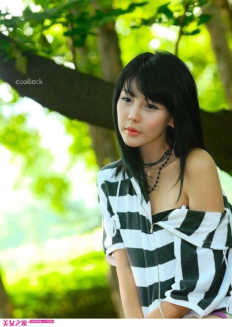 优质清新美女车模李智友迷人相册