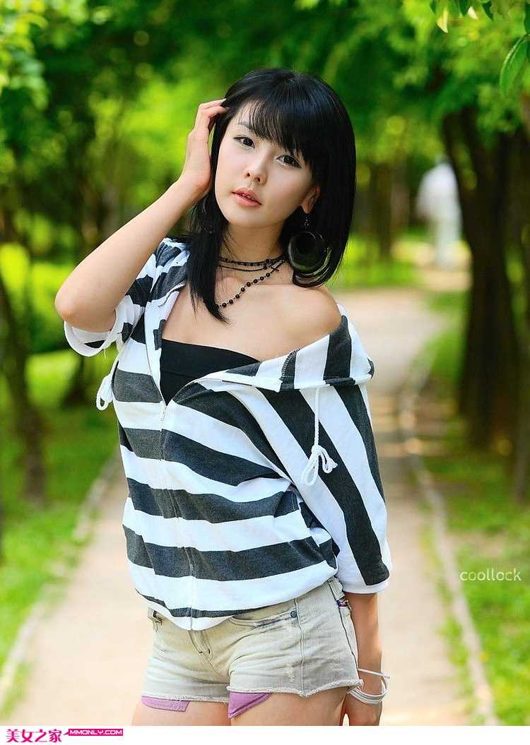 优质清新美女车模李智友迷人相册