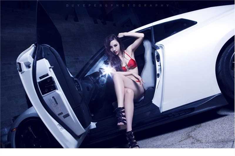 最全妖娆车模红色比基尼诱惑壁纸