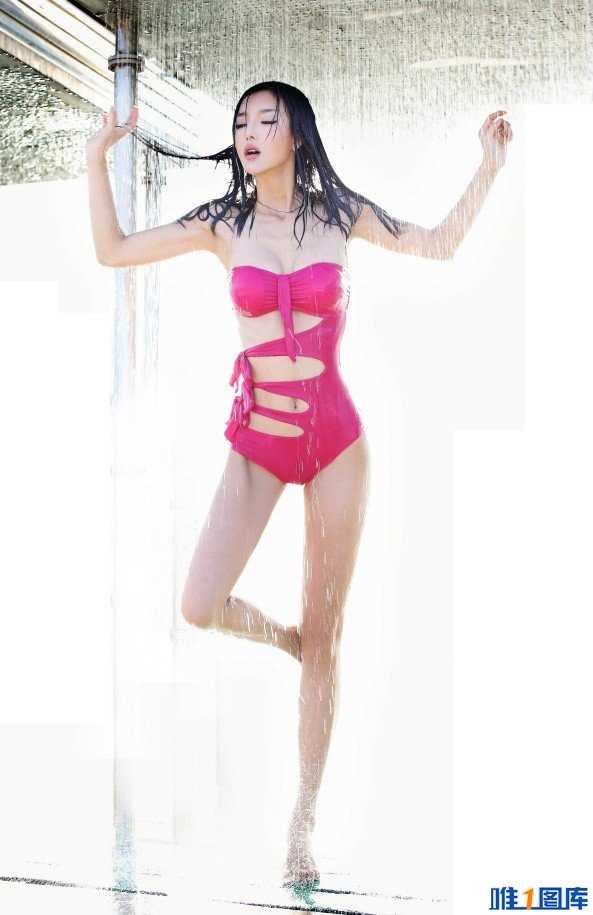 精选美女车模李颖芝比基尼湿身图集图册
