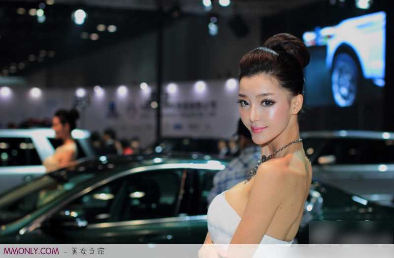 妩媚长裙车模李颖芝车展迷人