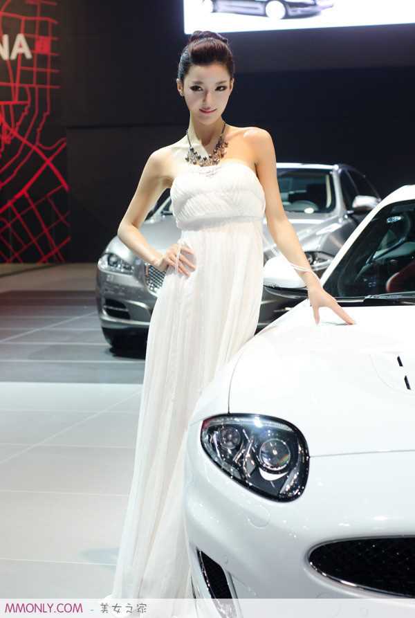 妩媚长裙车模李颖芝车展迷人