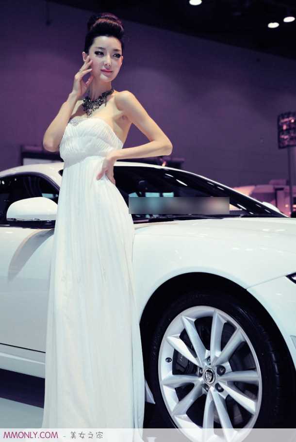 妩媚长裙车模李颖芝车展迷人