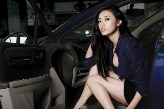 最全黑色袜子车模私房性感酥胸诱人相册