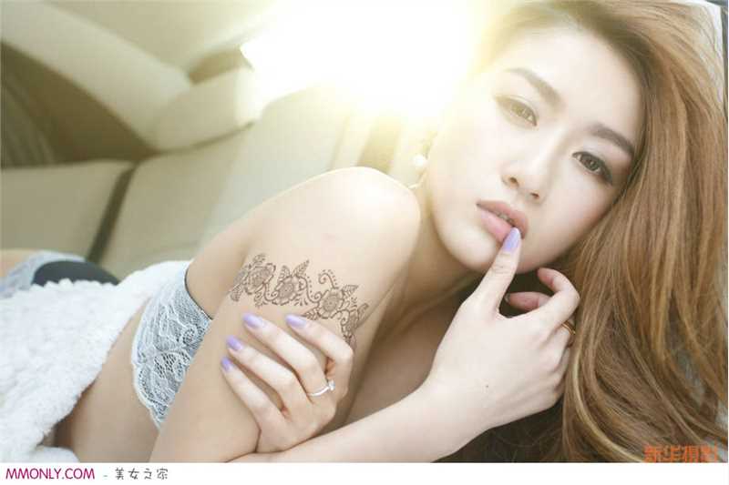 优质性感车模孙敬媛内衣相册