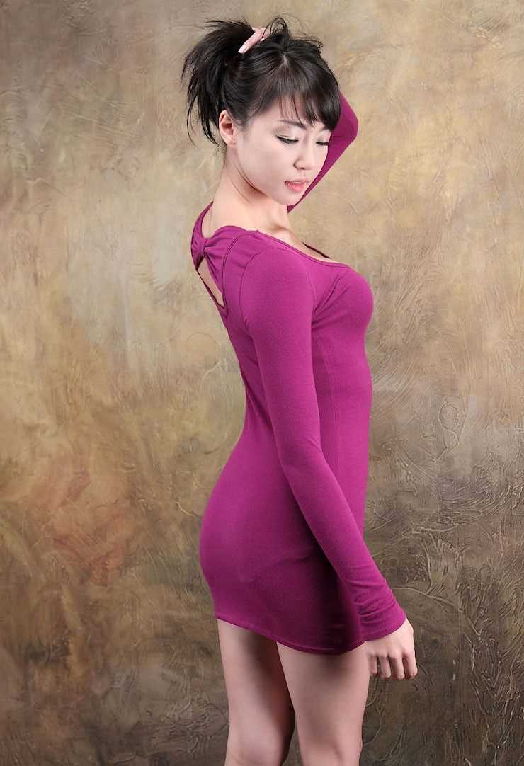 最新韩国性感车模秀美臀壁纸