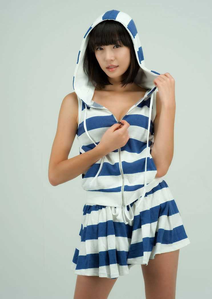 最新韩国性感车模秀美臀壁纸