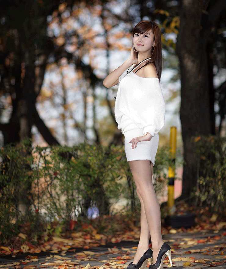 最全韩国妩媚车模高清壁纸