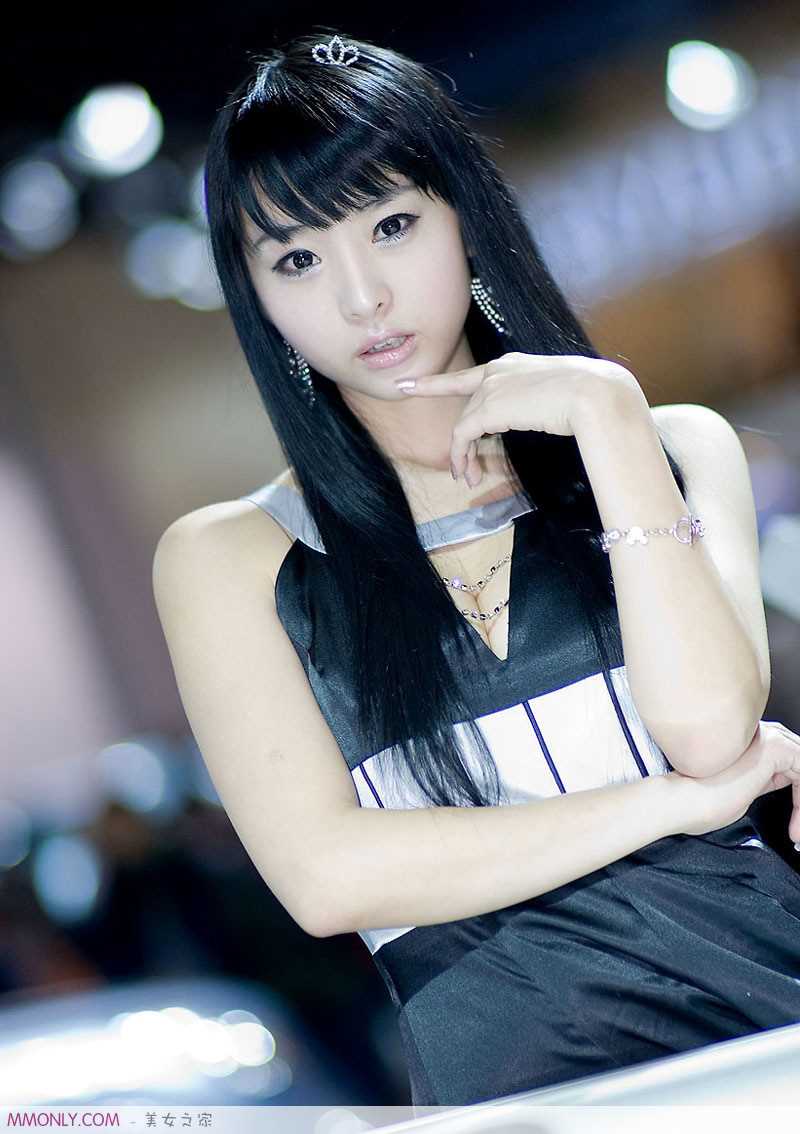 精选韩国车模徐有珍袜子短裙高清图册