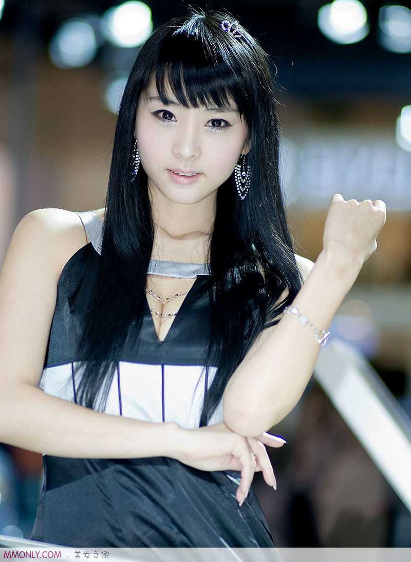 精选韩国车模徐有珍袜子短裙高清图册