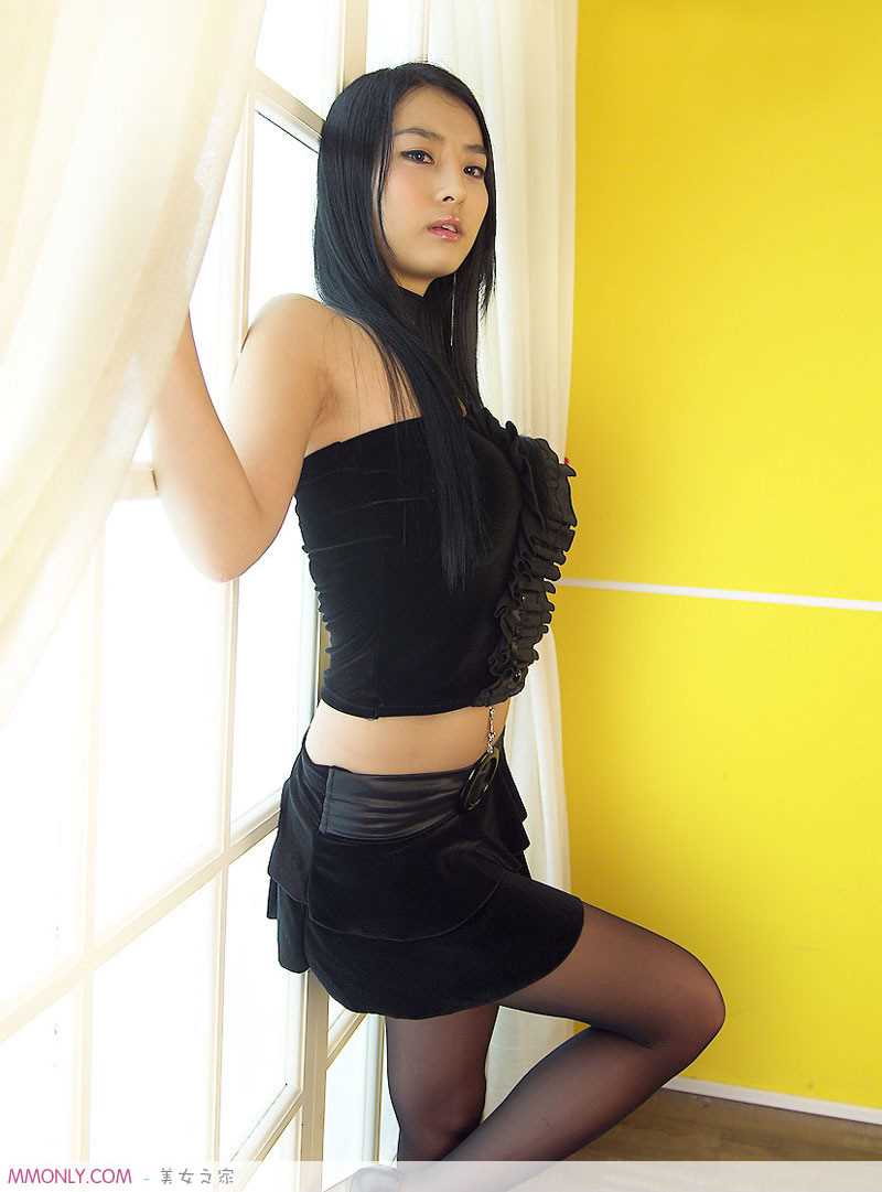 精选韩国车模徐有珍袜子短裙高清图册