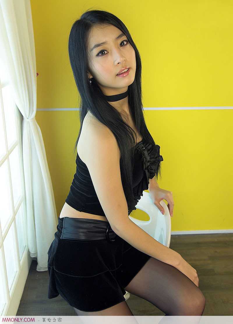 精选韩国车模徐有珍袜子短裙高清图册