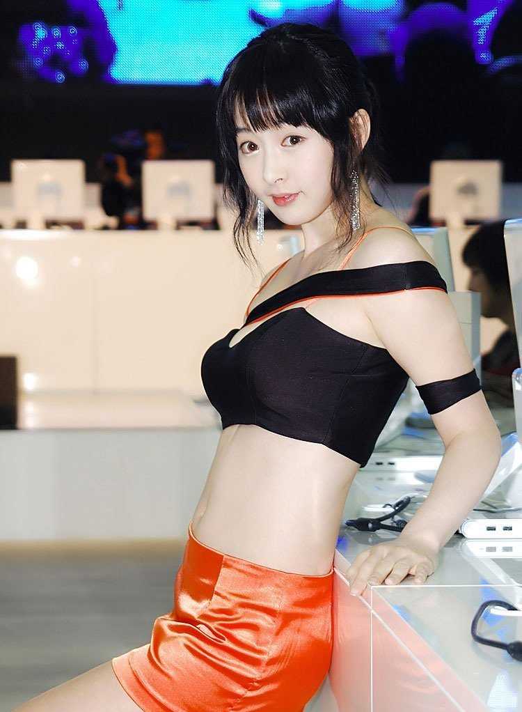 优质韩国车模李佳娜性感迷人相册