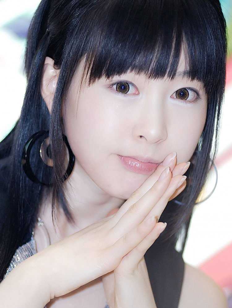 优质韩国车模李佳娜性感迷人相册