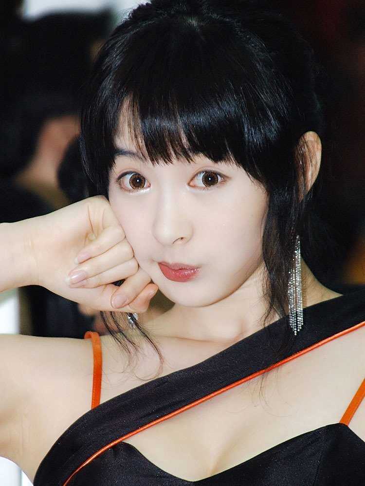 优质韩国车模李佳娜性感迷人相册