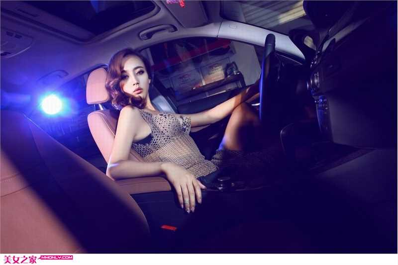 高清豹纹内衣车模性感私房照图集