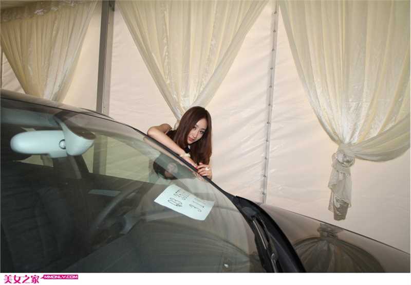 最新车模马晓艺性感迷人壁纸