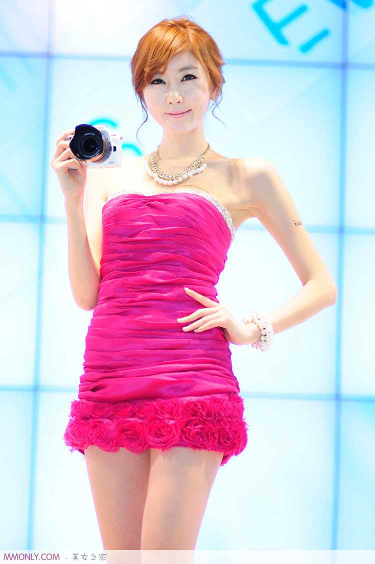 特别专辑韩国车模崔星儿活动现场照图片