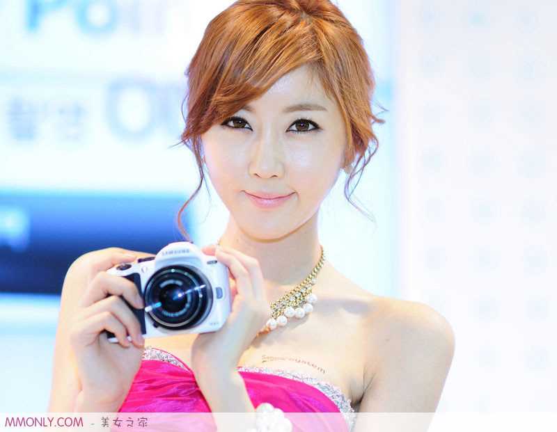 特别专辑韩国车模崔星儿活动现场照图片