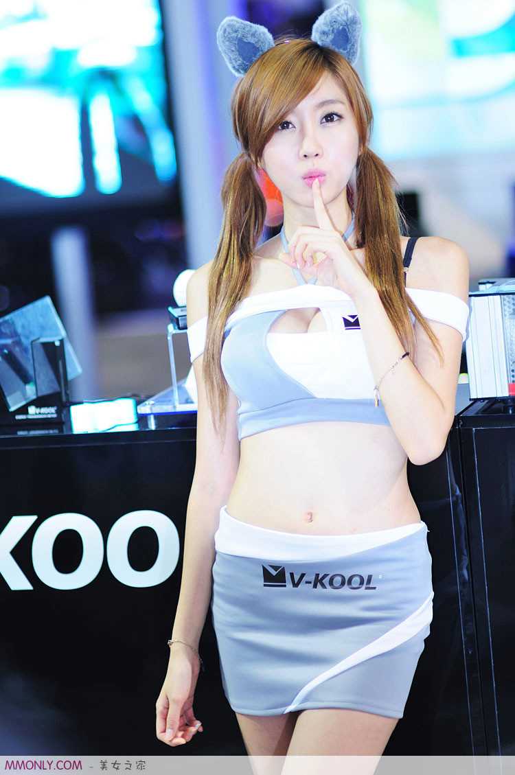 特别专辑韩国车模崔星儿活动现场照图片