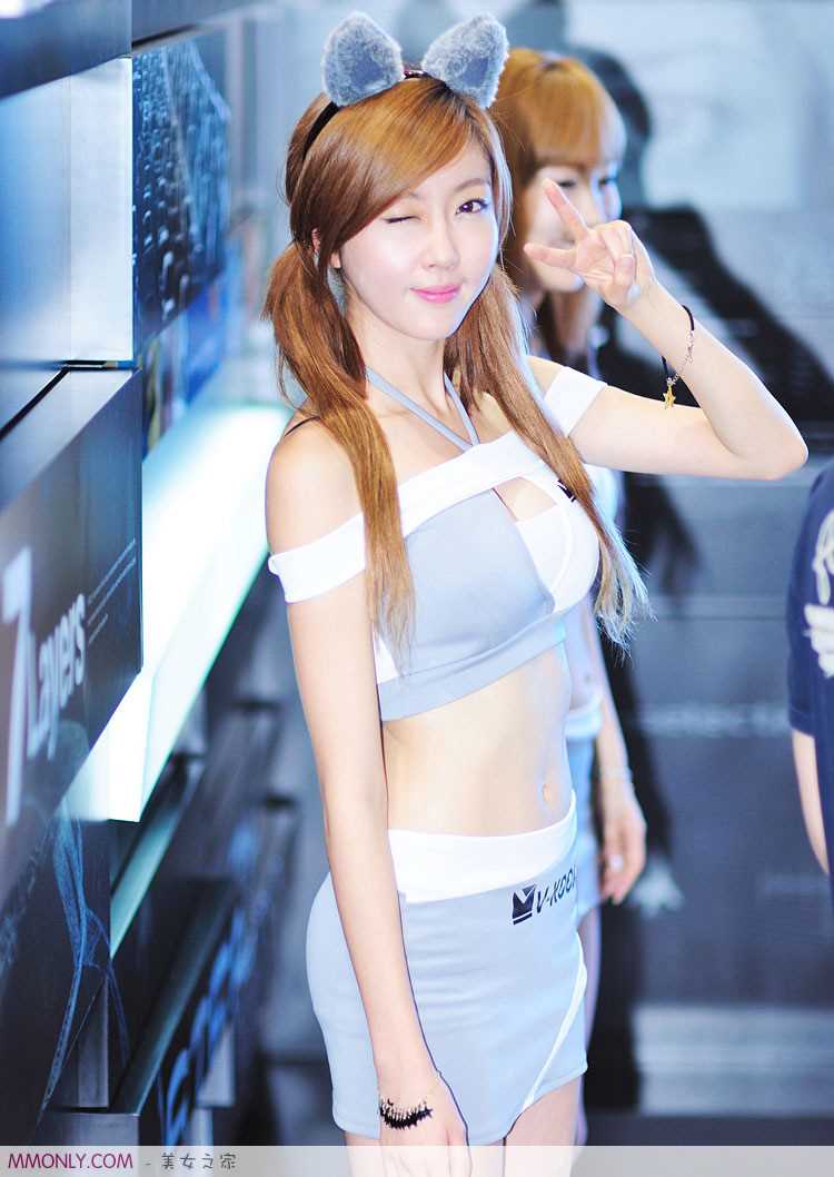 特别专辑韩国车模崔星儿活动现场照图片