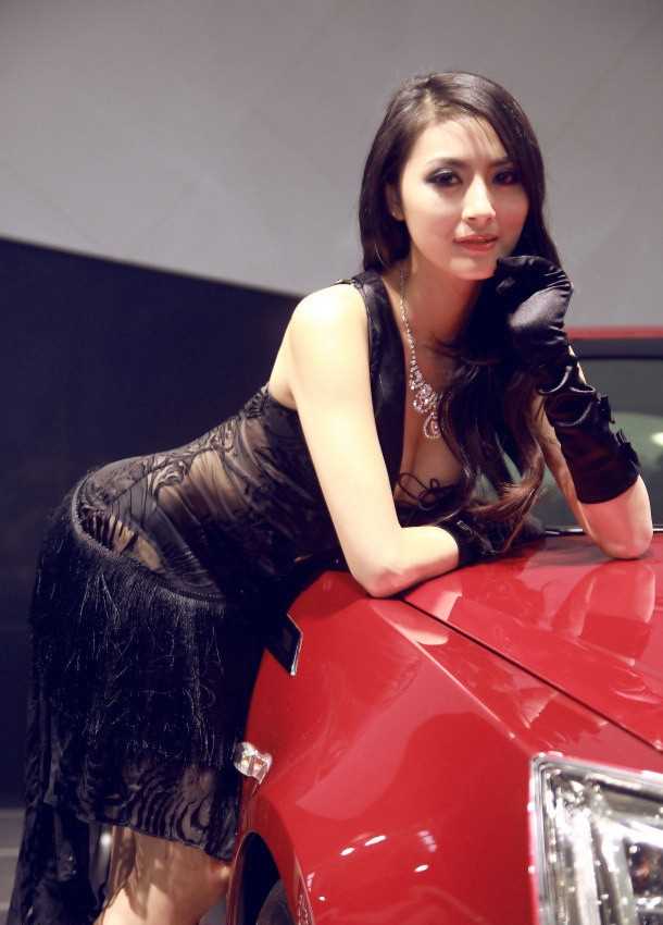 特别专辑美女车模车展大秀傲人图片