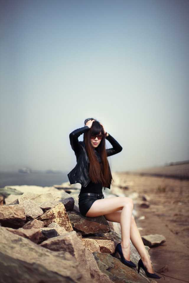 精选吉普性感车模狂野般的情趣诱惑图册