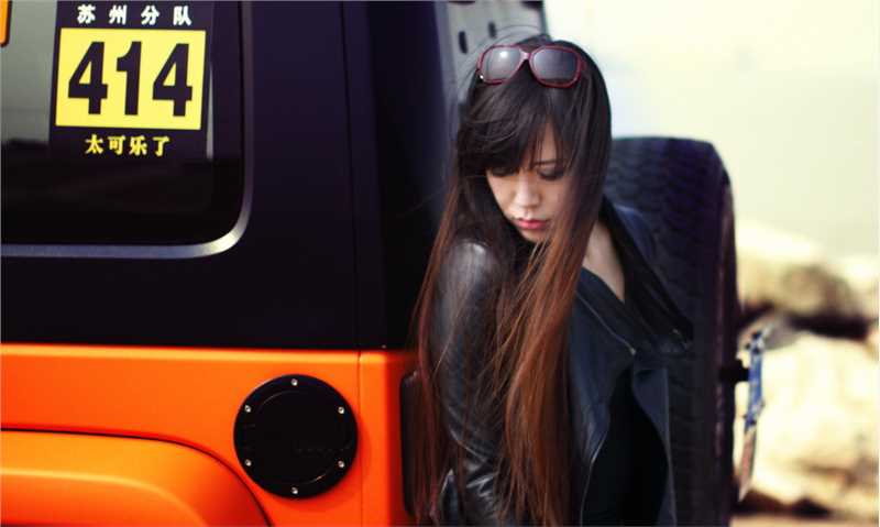 精选吉普性感车模狂野般的情趣诱惑图册