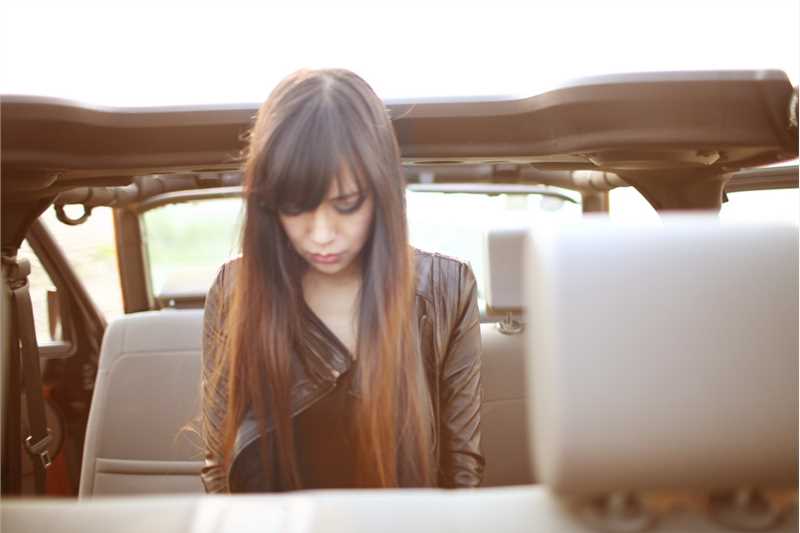 精选吉普性感车模狂野般的情趣诱惑图册