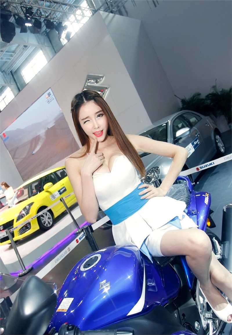 最全甜美美女车模俏皮可人壁纸