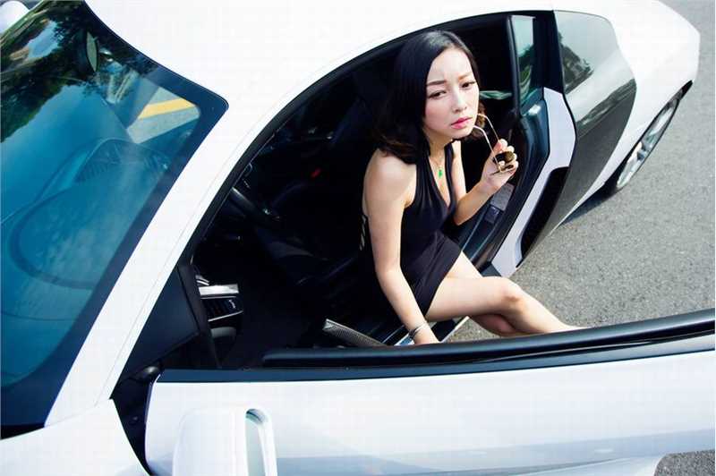 高清养眼性感车模户外高清图集