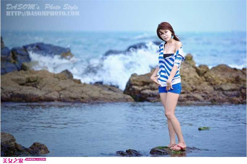 韩国美女车模李智友清纯写照