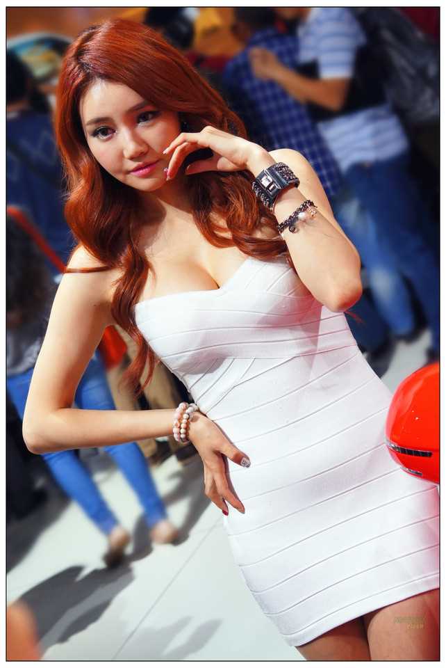 最新韩国性感车模迷人诱惑壁纸