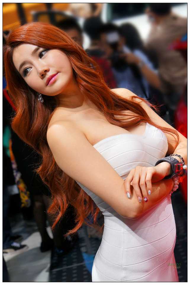 最新韩国性感车模迷人诱惑壁纸