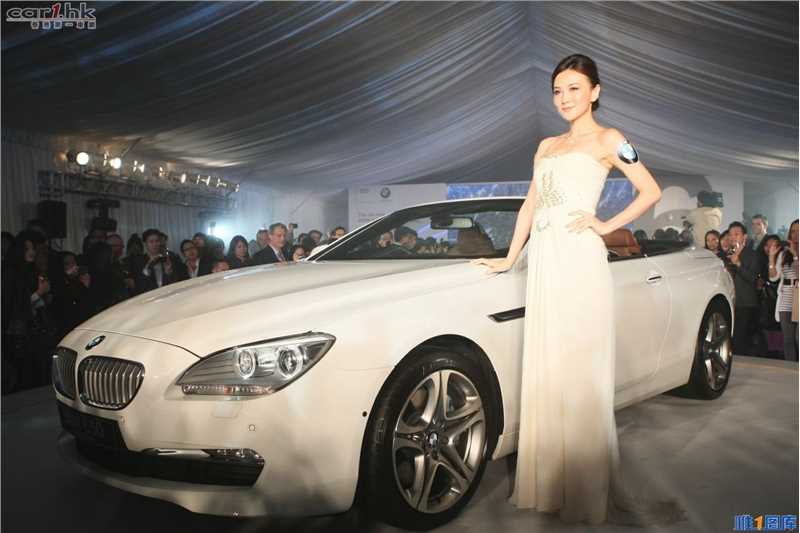 最新性感车模诸葛梓岐亮相宝马车展现场壁纸