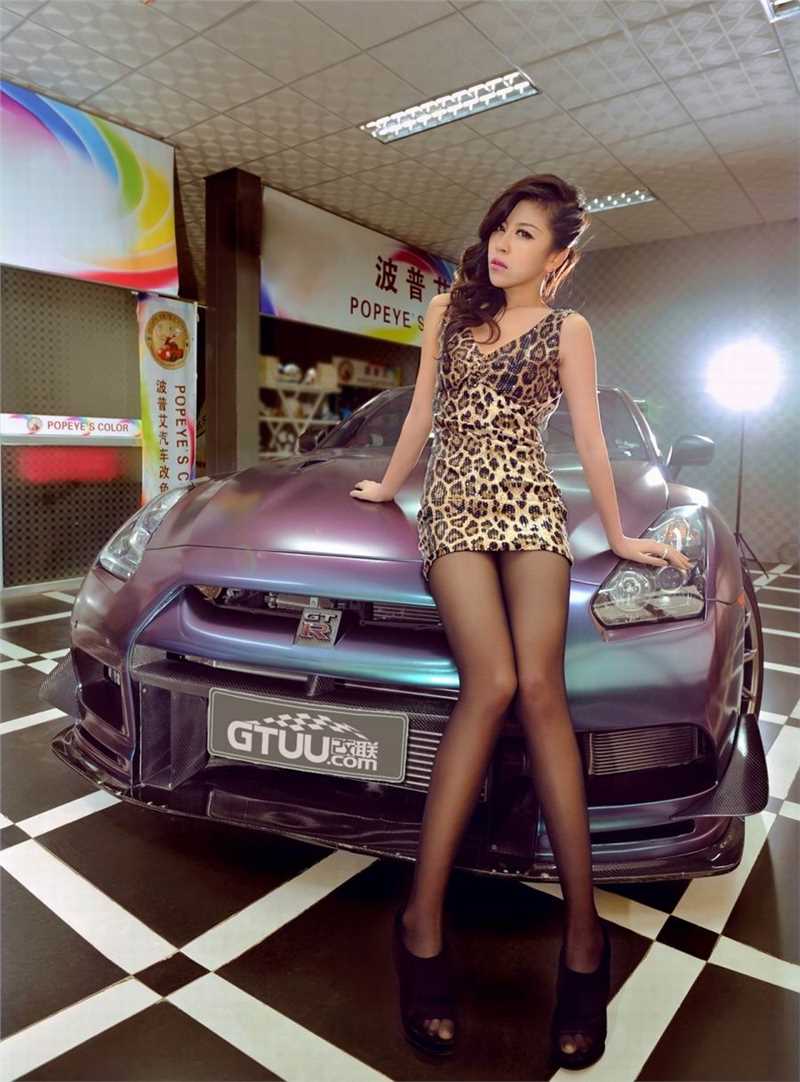 最新性感车模刘雅涵豹纹长腿黑丝壁纸