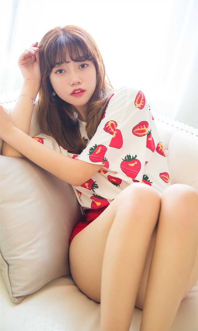 草莓少女甜美可人大长腿修长迷人私房