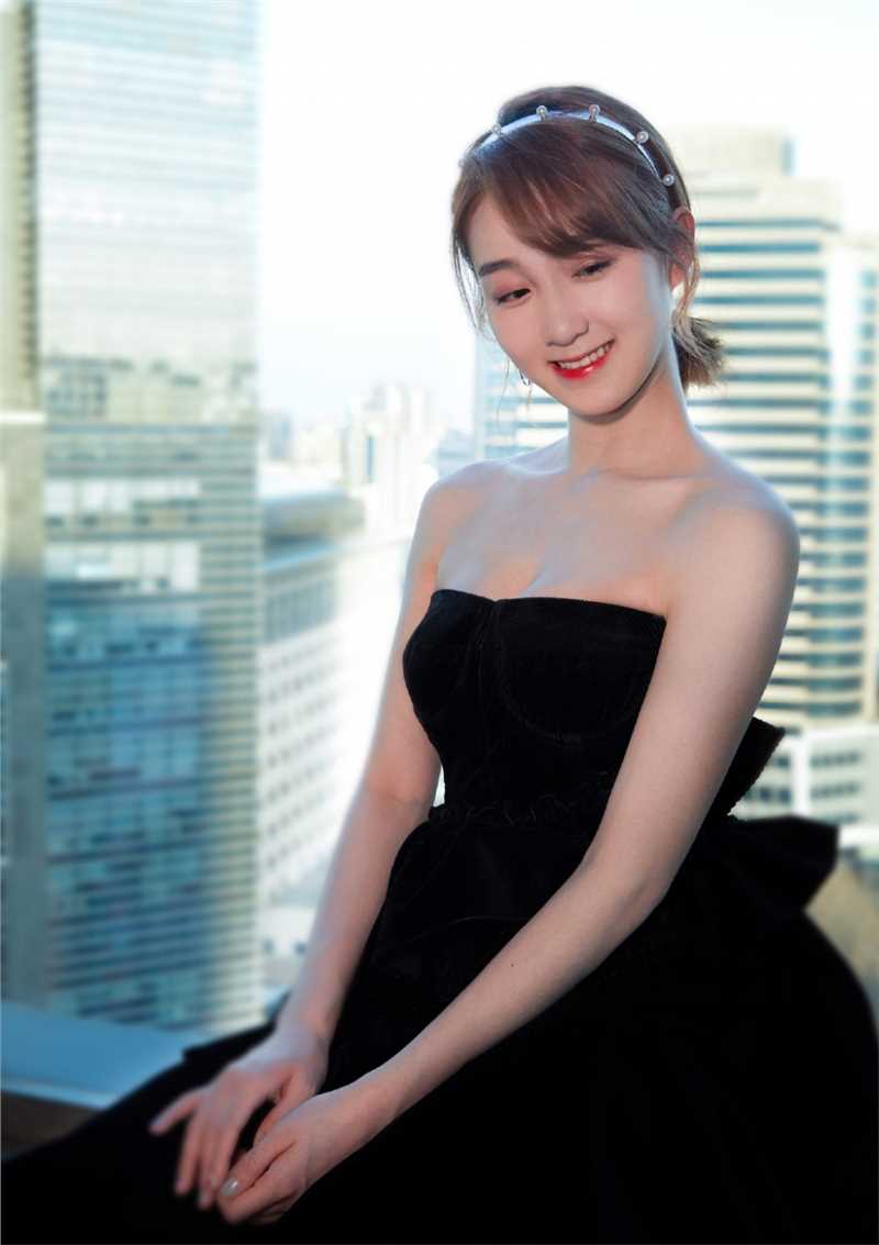 高清甜美女孩李子璇露肩礼裙香艳惹火酥胸图片图集