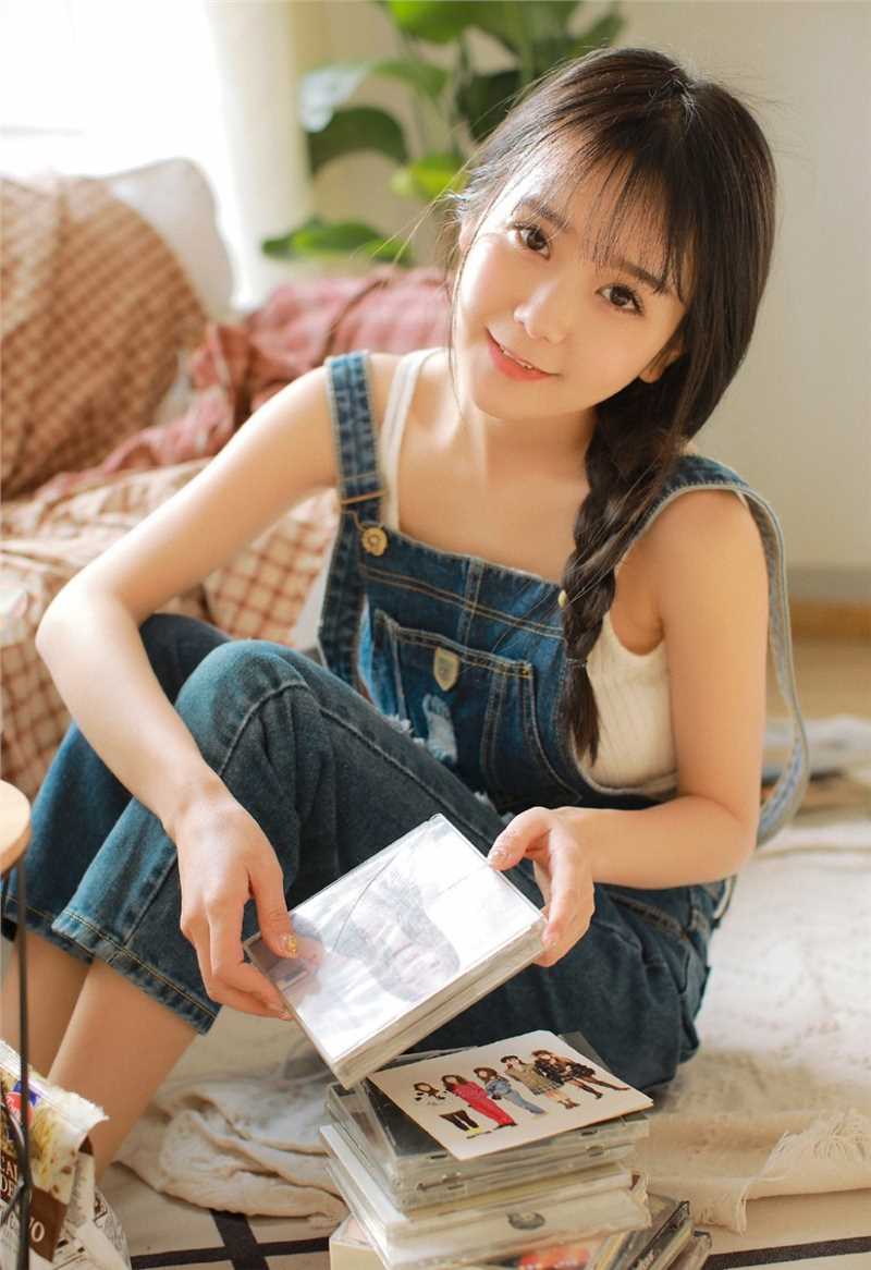 最全抚媚邻家文艺萝莉吊带牛仔裤长相甜美女孩壁纸